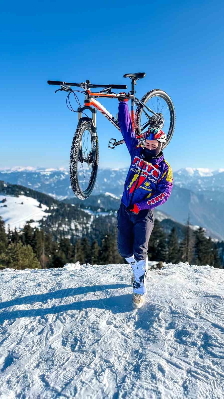 kar uzerinde pedal cevirdiler jlbLOQtW