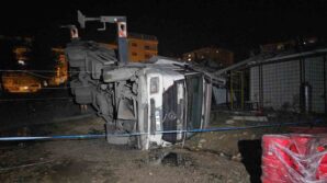 karabukte devrilen vincin operatoru yaralandi m5DcUS93