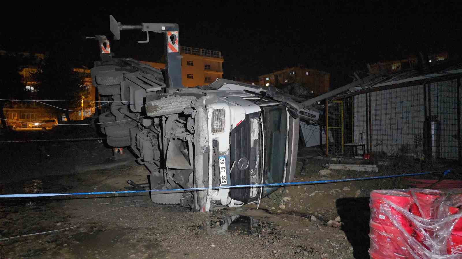 karabukte devrilen vincin operatoru yaralandi m5DcUS93
