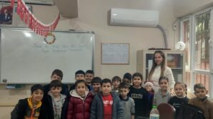 kastamonu universitesi hatayda depremden etkilenen bir okulda sinif yapti mQR8B31X