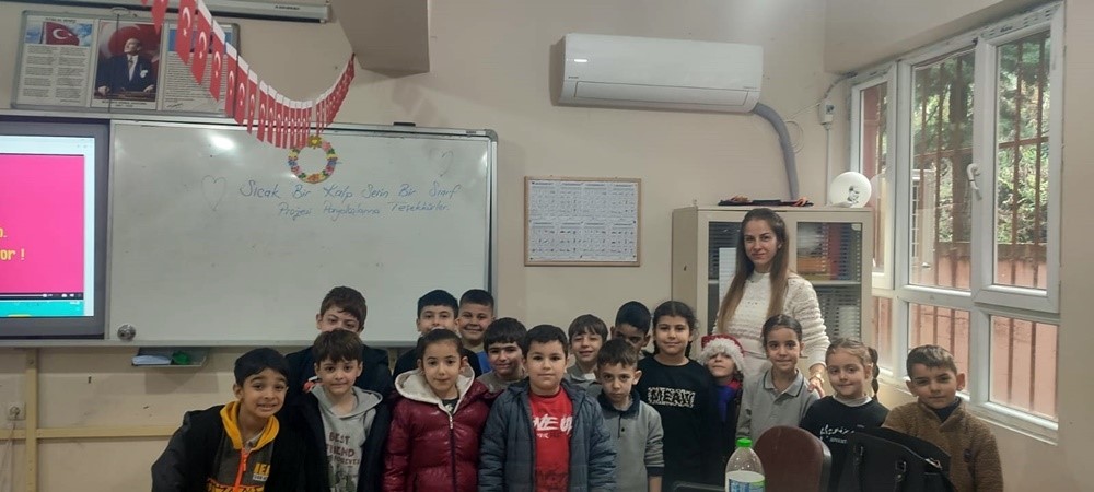 kastamonu universitesi hatayda depremden etkilenen bir okulda sinif yapti mQR8B31X