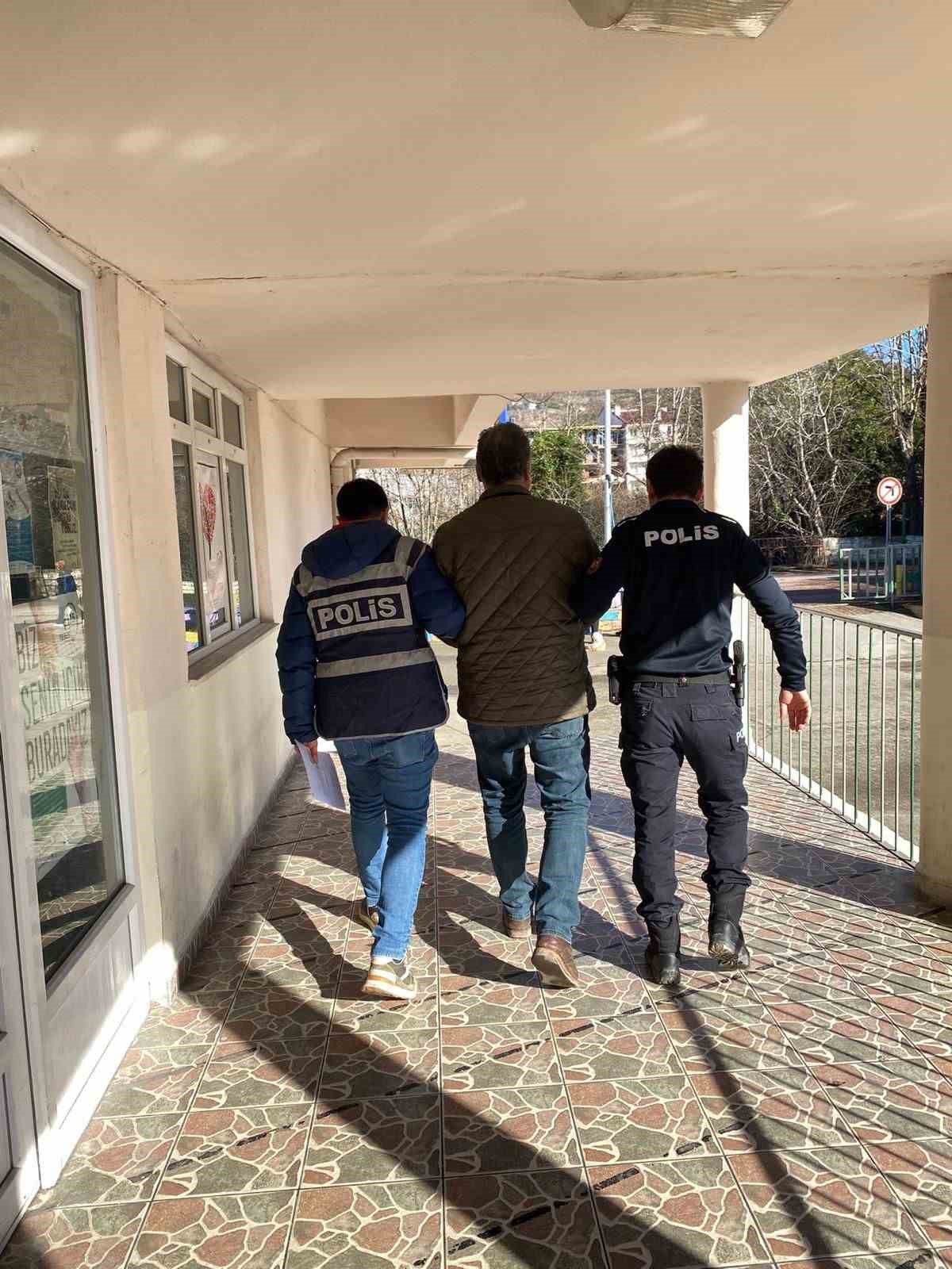 kastamonuda 9 yil hapis cezasi ile aranan sahis yakalandi CiHDXH7s