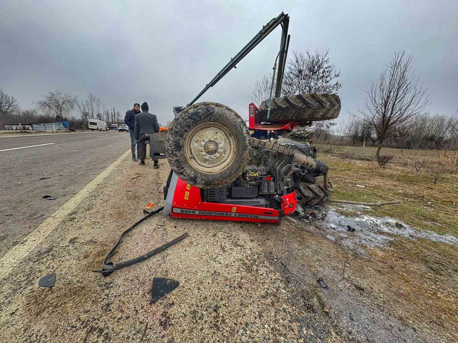 kastamonuda minibusle carpisan traktor devrildi 3 yarali UvflKAaf