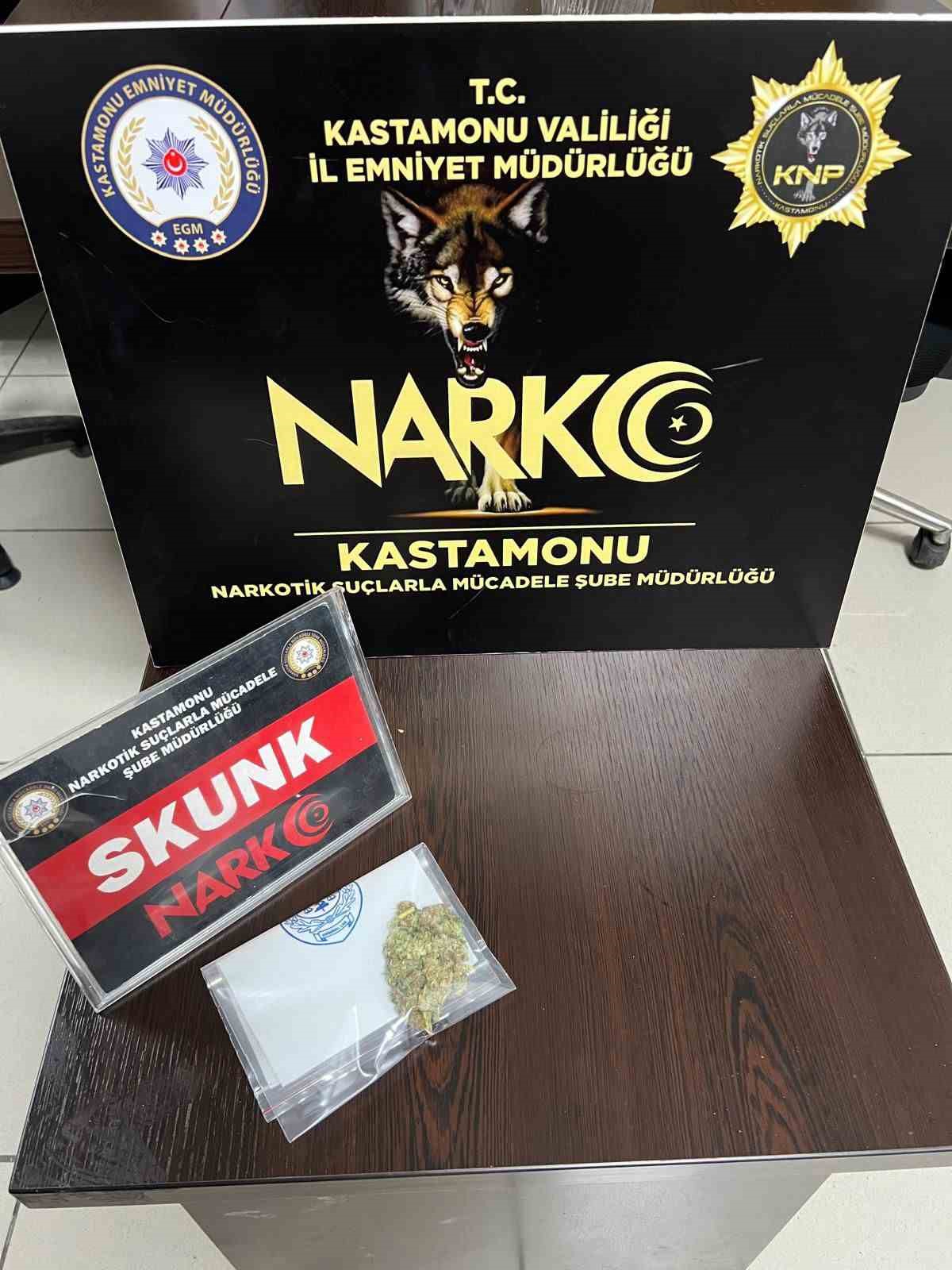 kastamonuda skunkla yakalanan sahis gozaltina alindi