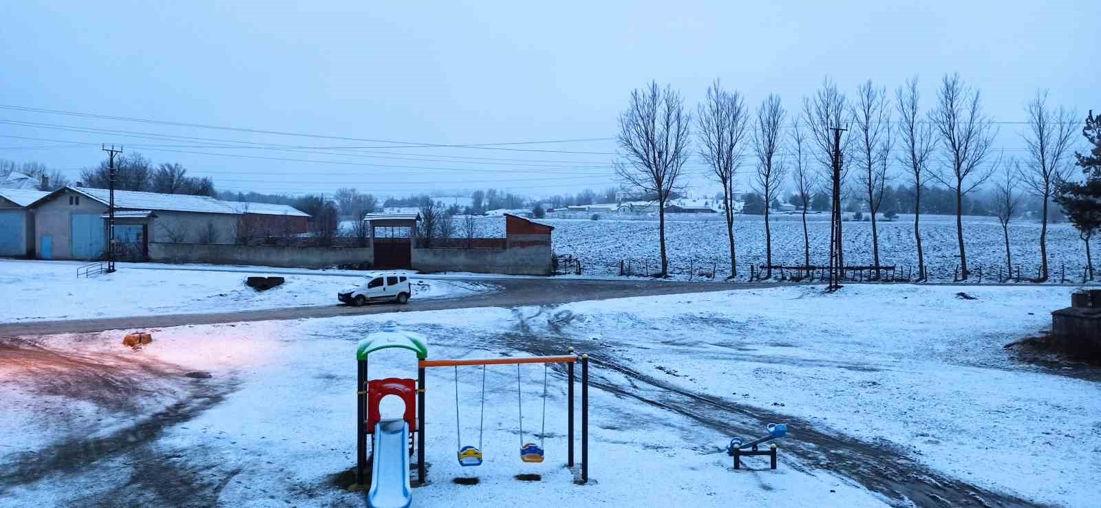 kastamonunun yuksek kesimlerinde kar yagisi basladi 9D8LmmbP