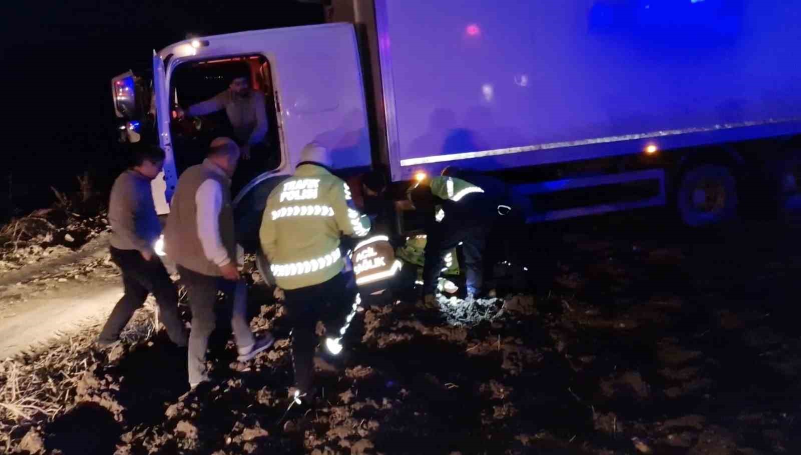 kazaya mudahale eden trafik polisine kamyon carpti FOhCr4W2