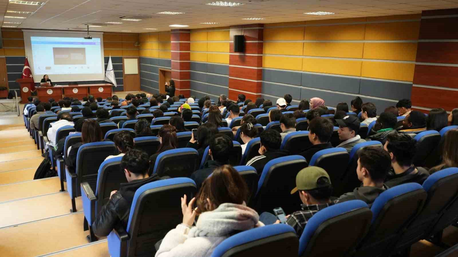 kbude mehmet akif ersoyun sanat dunyasi konusuldu AF4P3nk6