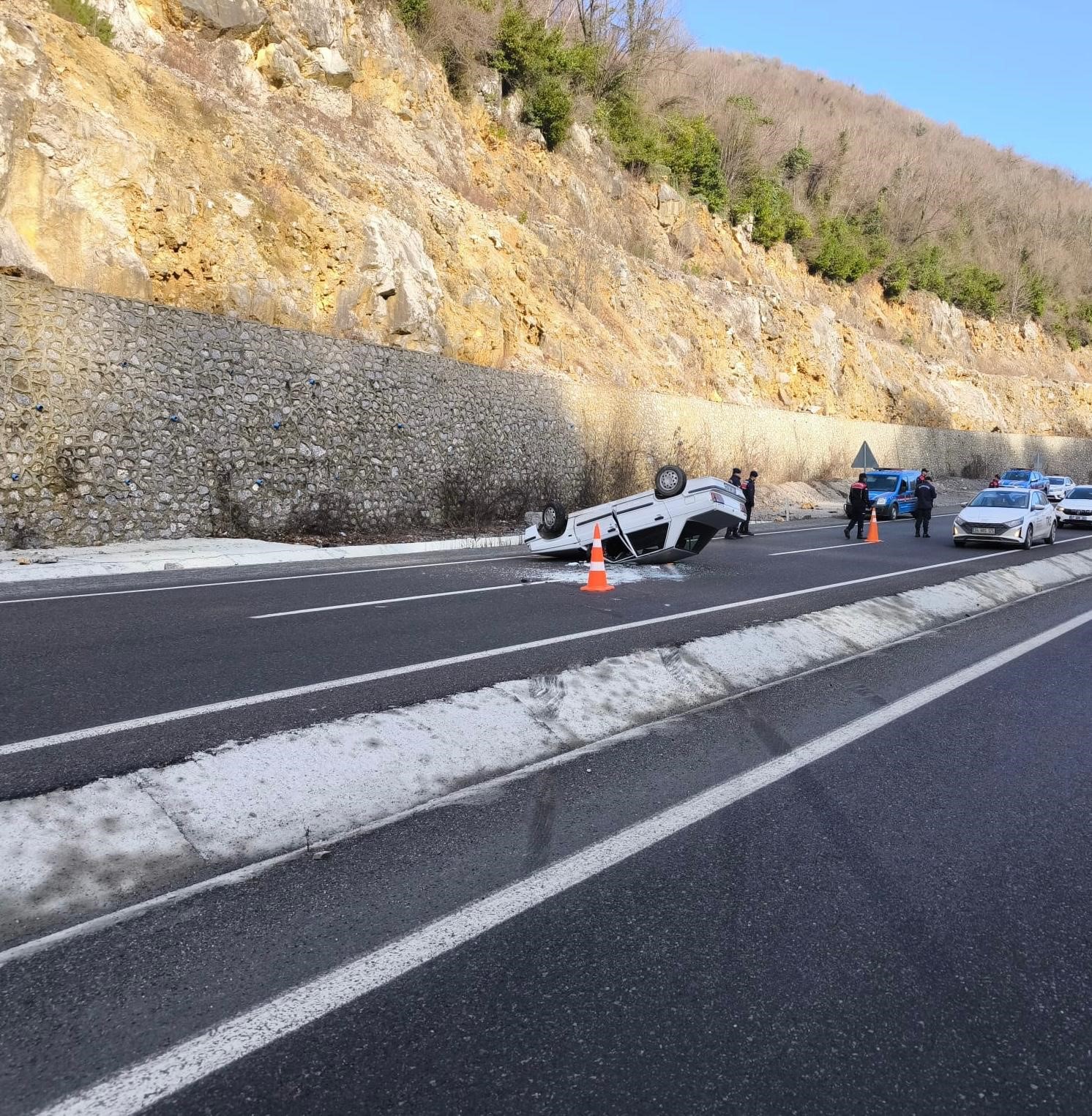 kontrolden cikan otomobil takla atti 2 yarali Xu5mkLBP