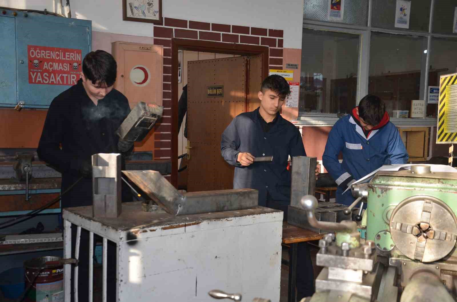 meslek lisesi ogrencilerinden pelet soba uretimi WdYvWLcA