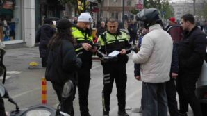 motorlu arac trafigine kapali caddeye girdiler 993 tl ceza yediler fbUPGRX1