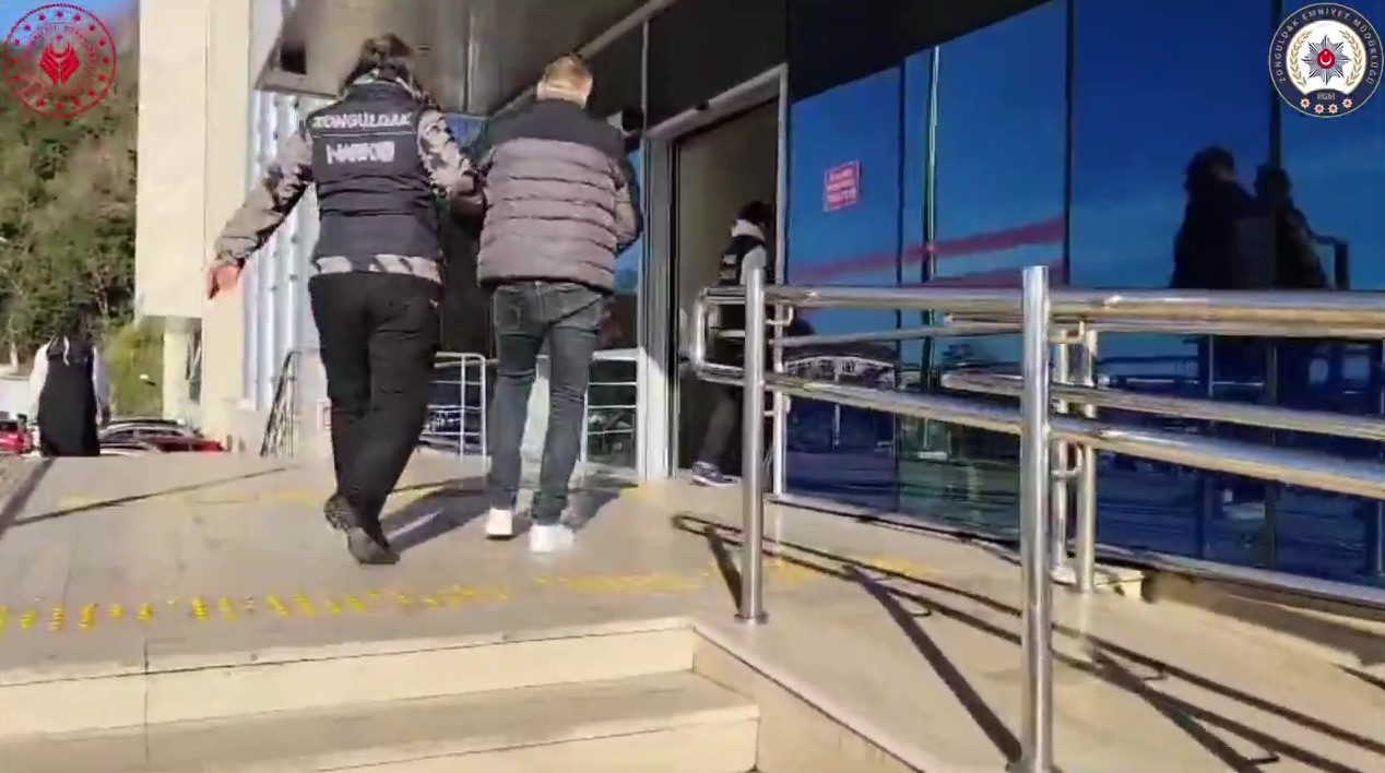 polis uyusturucuyu klozetten topladi vnTWzXat