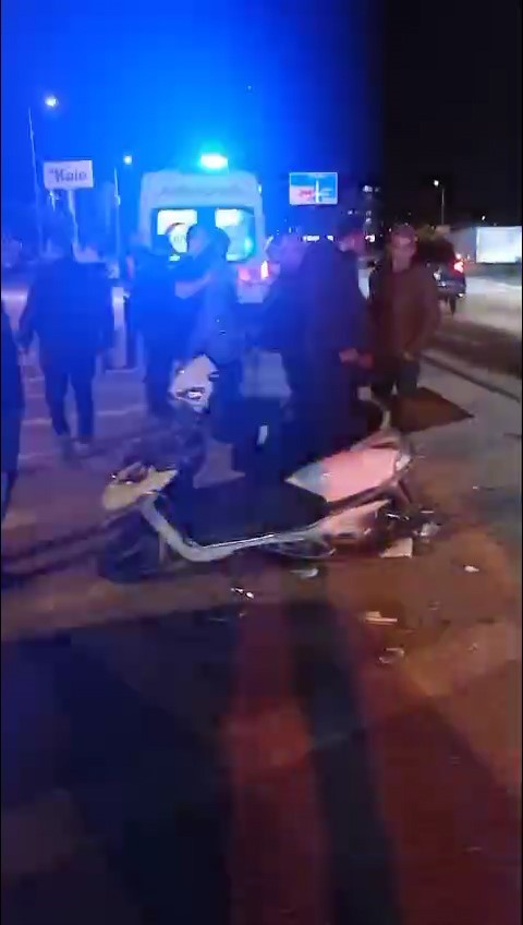 rizede motosikletli kuryeler carpisti 2 yarali czaQ6cFj