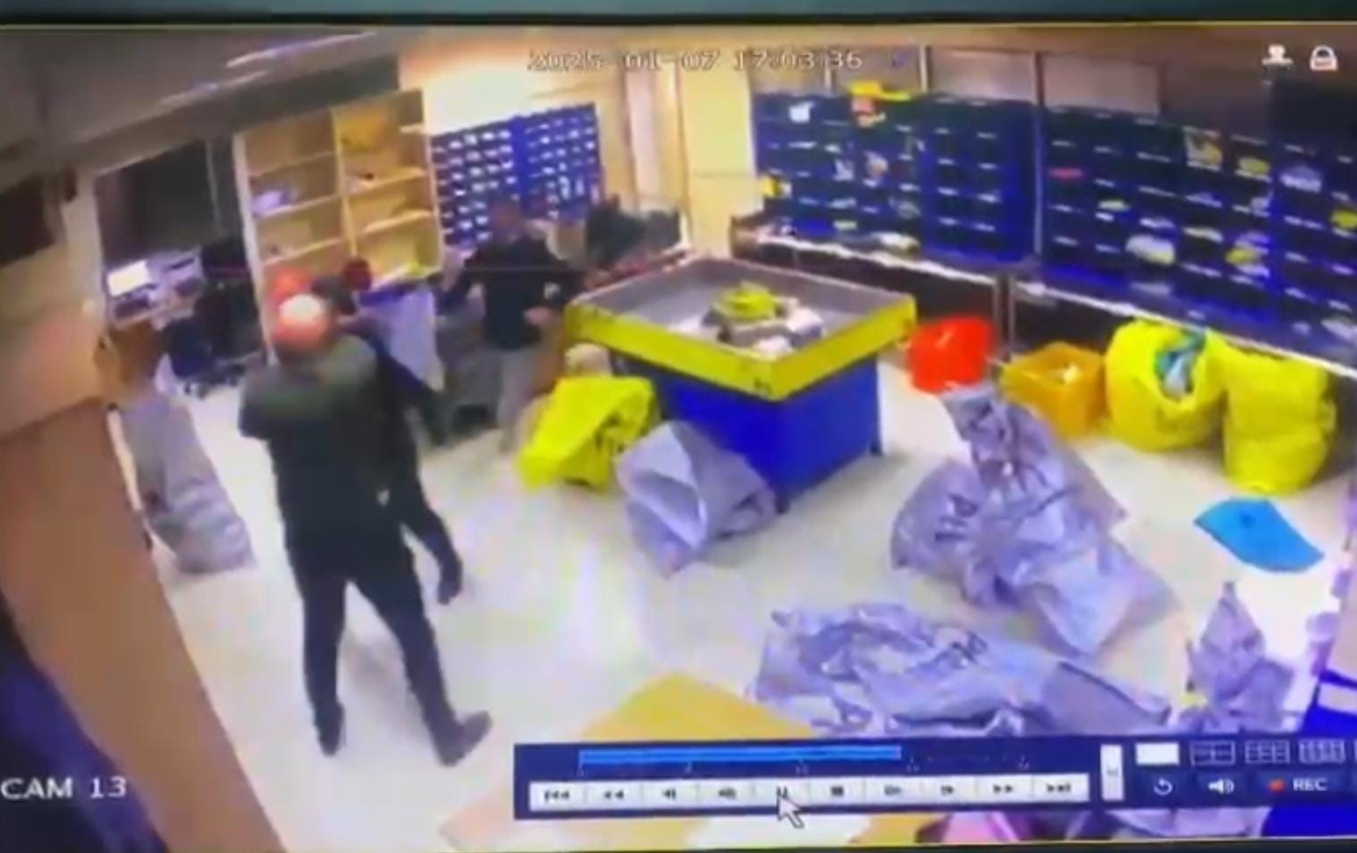 rizede ptt binasinda 2 calisani silahla vurarak olduren sahis yakalandi YM3Wgi6Y