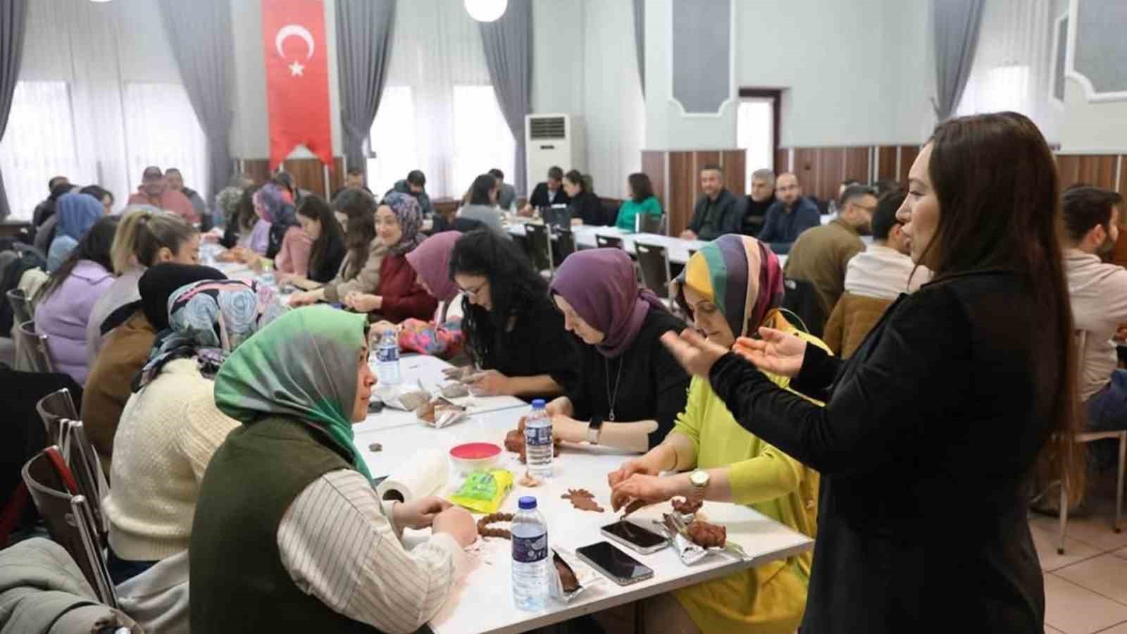 sanat terapisi egitimi ile egitimciler sanatin iyilestirici gucunu kesfetti B5XgY41c