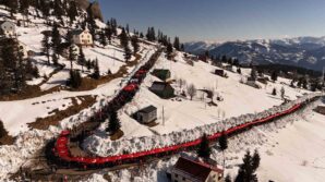 sarikamis sehitleri icin sis daginda turk bayragi ile yuruduler N4xCae5p