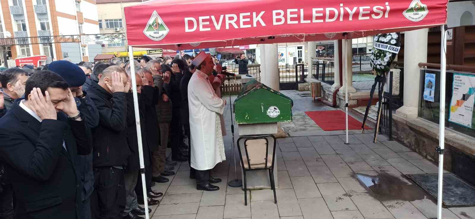 sehit annesi son yolculuguna dualarla ugurlandi nbh9rXbE