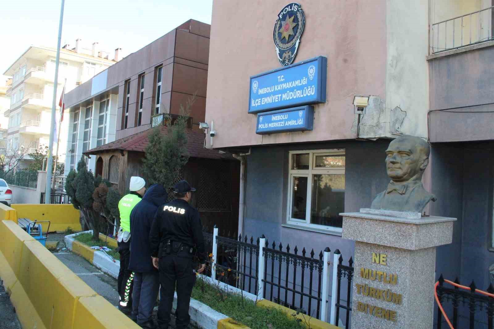telefon dolandiricilarinin agina dustu 400 bin lirasini kaptirmasini polis engelledi CZTA14HT