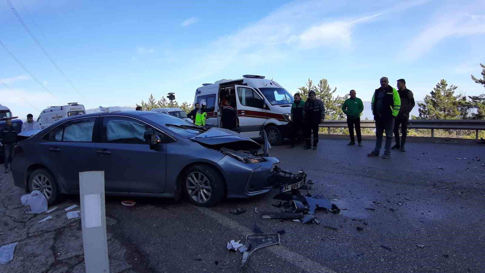 tirla otomobil carpisti 4 yarali TRqEygID