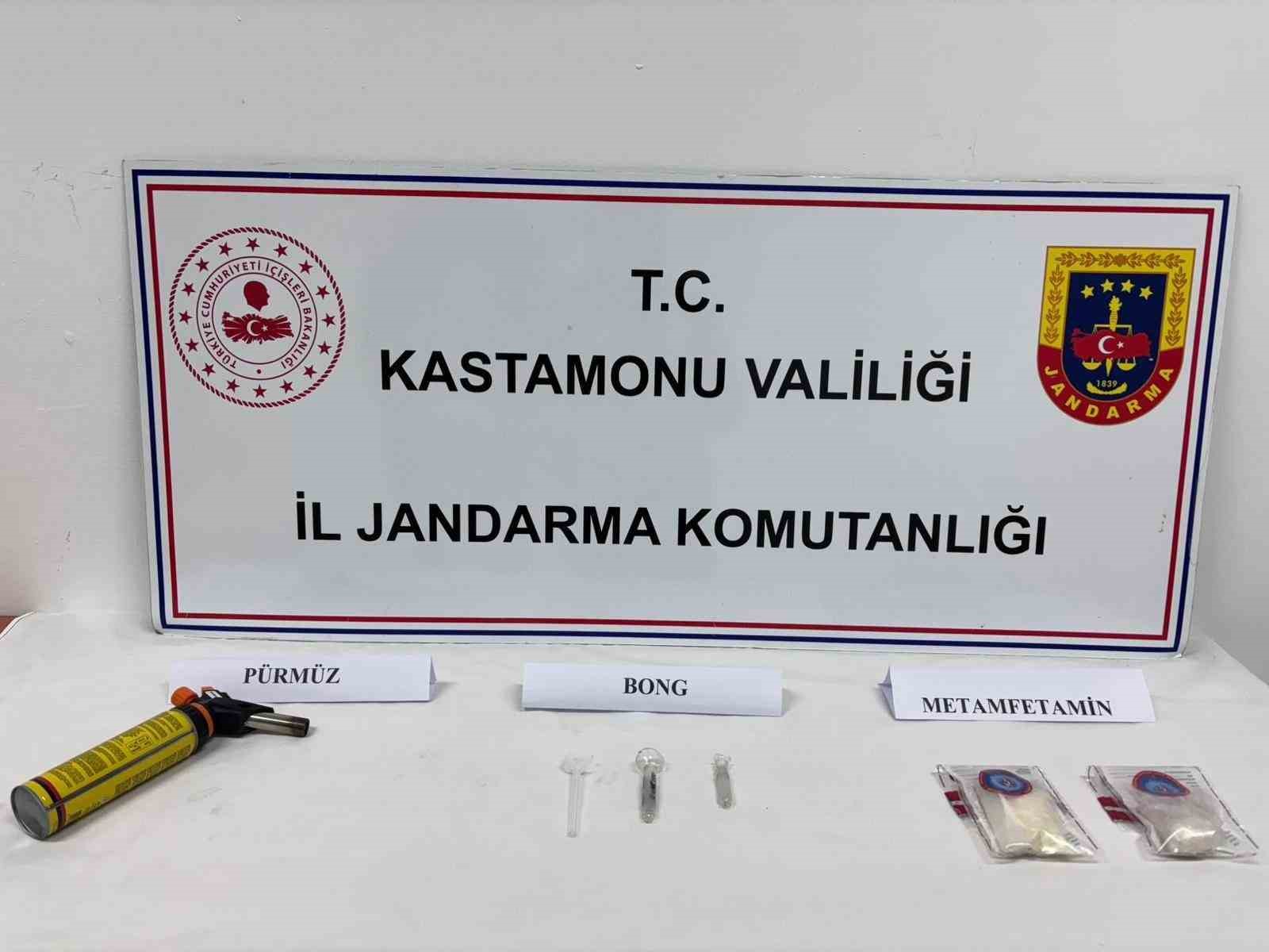 topraga gomdugu uyusturucuyu jandarmadan gizleyemedi 1 tutuklama qTQYypiG