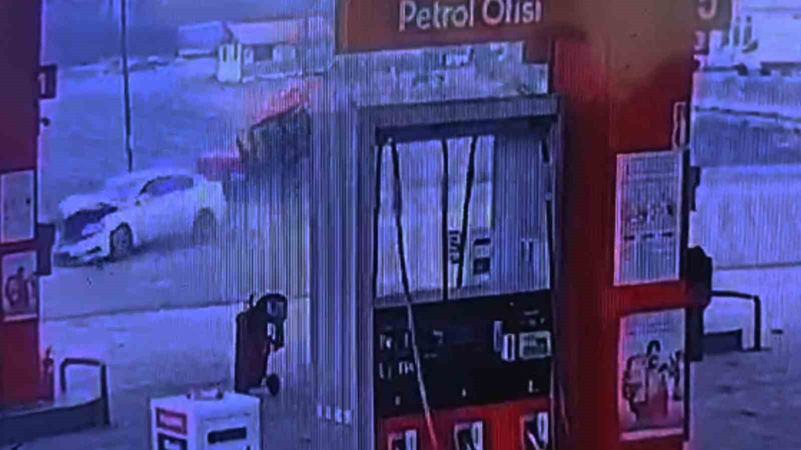 traktorle otomobilin carpistigi feci kaza kamerada P2PBRZyX