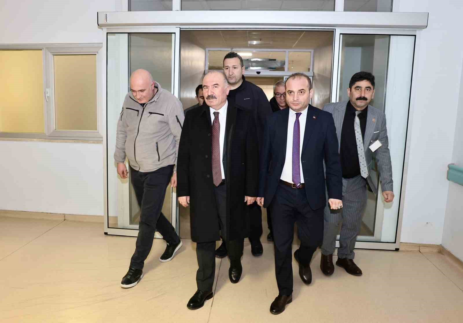 vali ali calgan kazada yaralanan polis memurunu ziyaret etti E6PY2lME