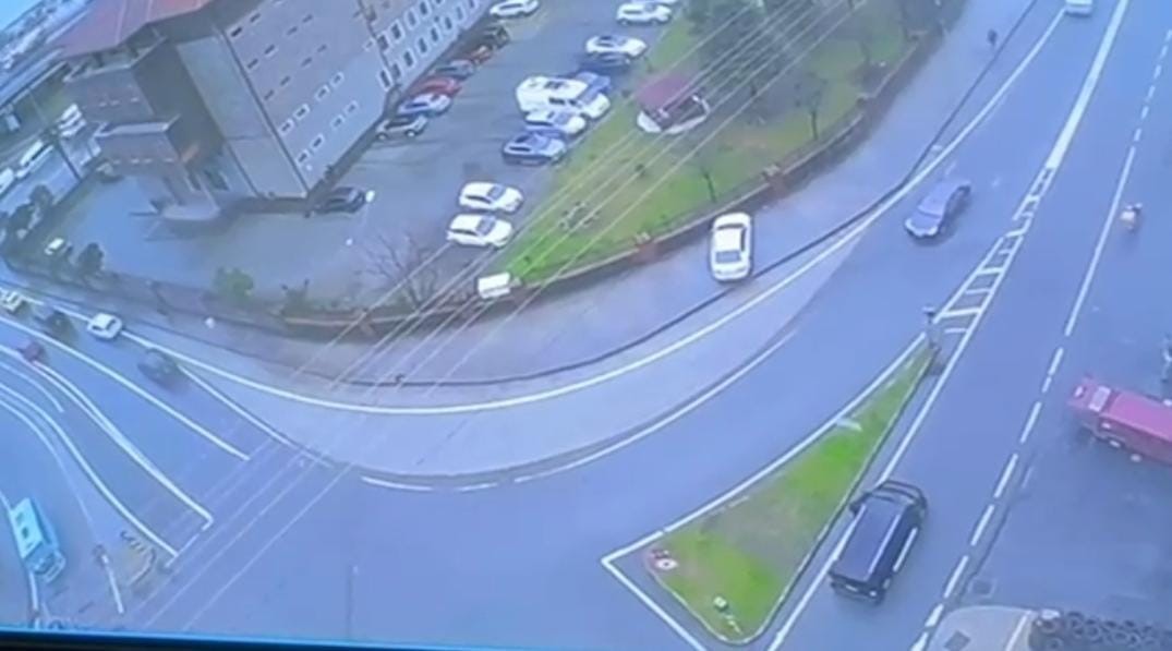 vurulduktan sonra hastaneye giderken kaza yapmisti o anlar kamerada