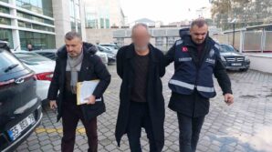 yolcu otobusunde universite ogrencisinin cuzdanini calan yolcu tutuklandi 3INi5PPX