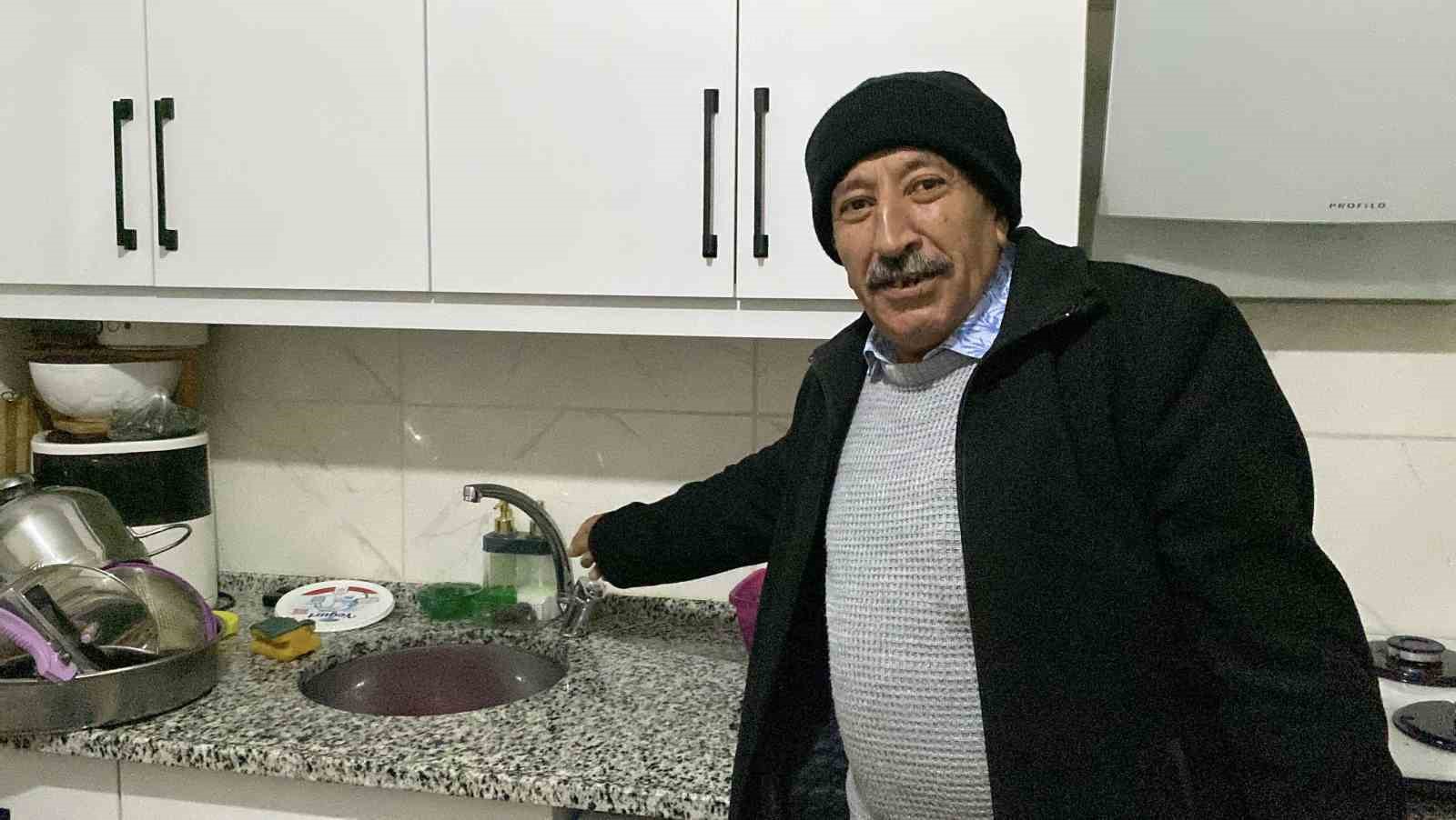 zile belediyesi 6 gunluk su kesintisine cozum bulamadi vatandaslar kombilerine bidonlarla su tasiyor ANzR4I3P