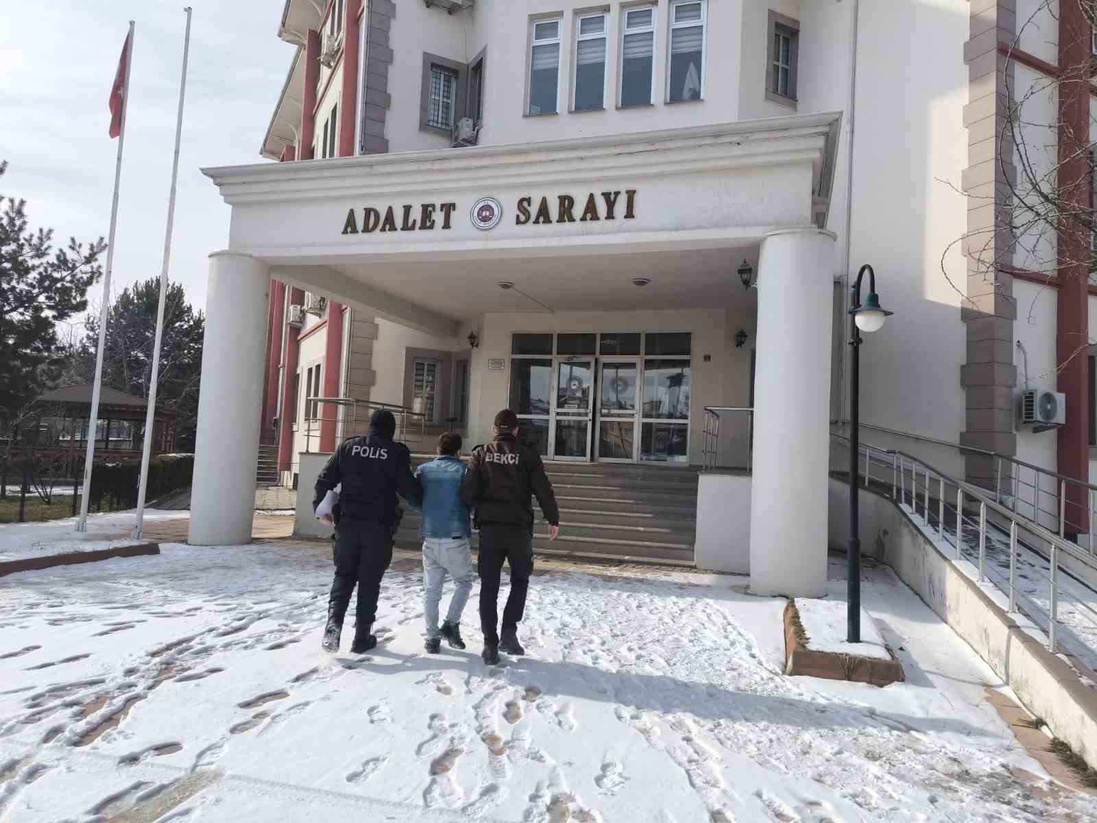 10 yil hapis cezasi ile aranan sahis yakalandi YA5utT9T