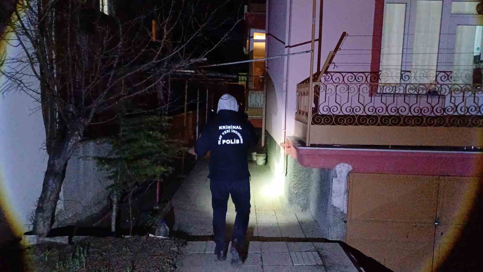 26 yasindaki genc olu bulundu yanindaki arkadasi gozaltina alindi LhmDURpb