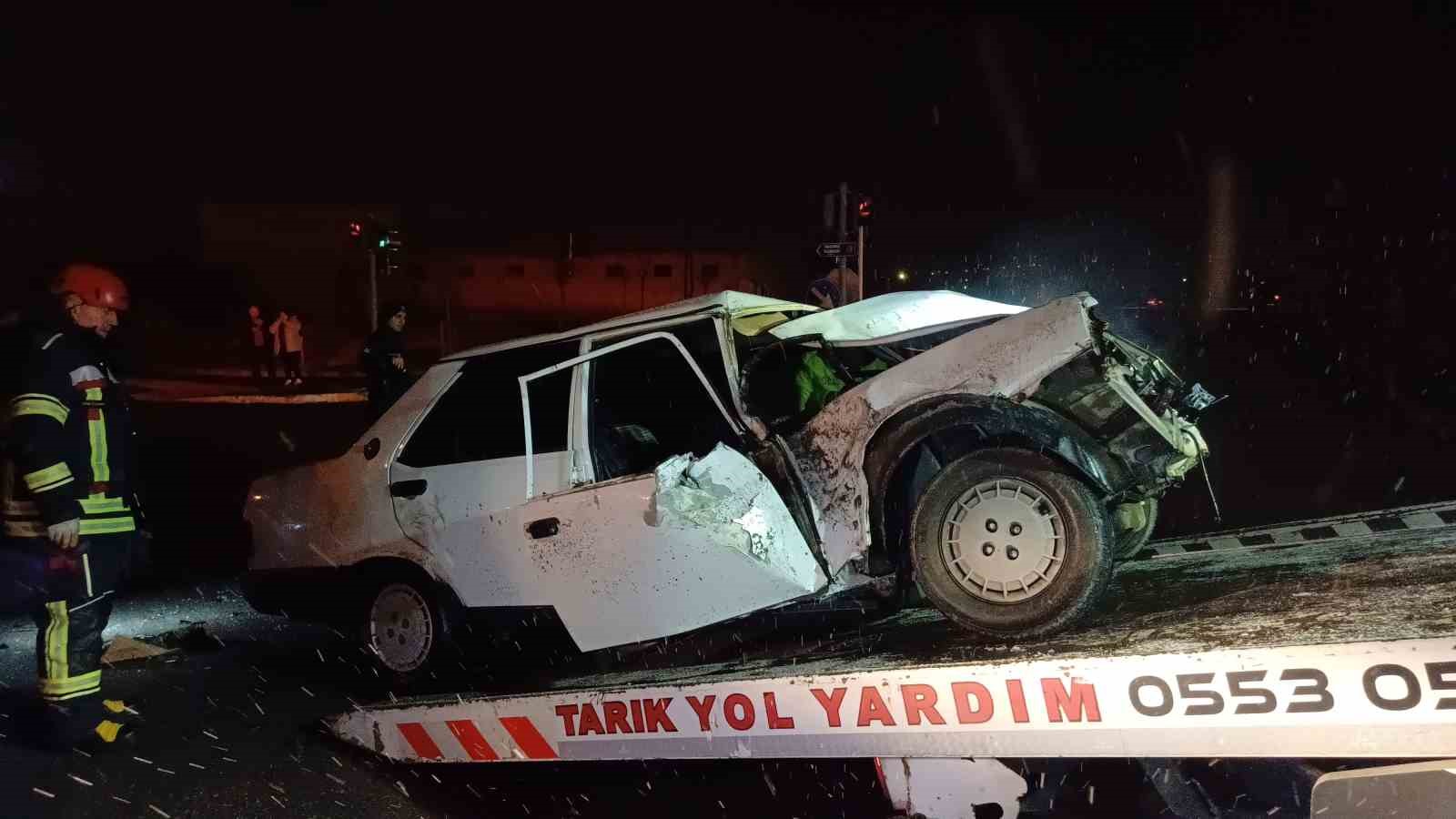 alkollu surucunun kullandigi tofas otomobil tuzlama aracina carpti 1i agir 2 yarali