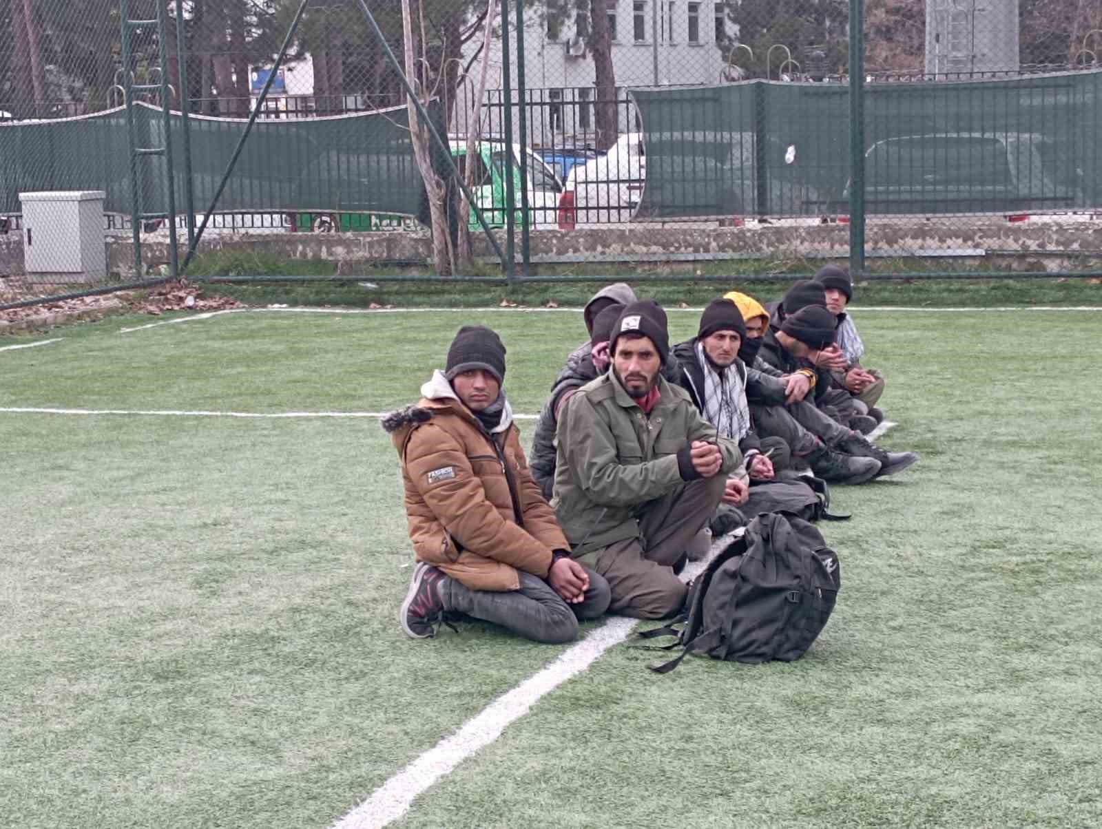 amasyada 24 duzensiz gocmen yakalandi ZiAS7ui9
