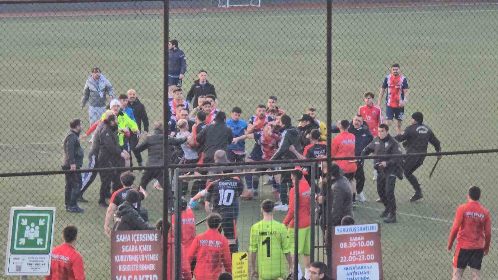 amator macta devre arasi hem saha hem de tribun karisti UAO1qCj4