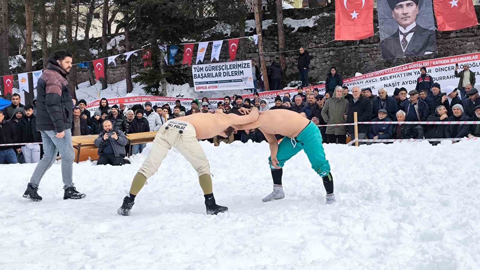 artvinde kar ustunde karakucak guresleri yapildi C9JPRX8r