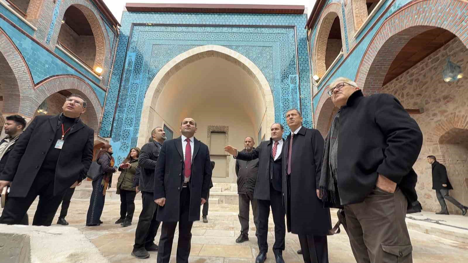 aslina uygun restore edilen gok medrese 8 asir sonrada yeniden genclerin egitimine hizmet 18RQfieI