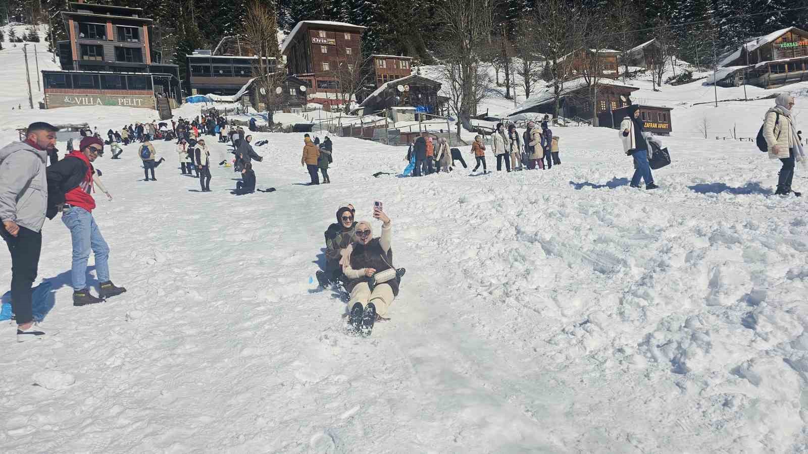 ayder kardan adam kis festivali renkli goruntulere sahne oldu PCCaIiJb