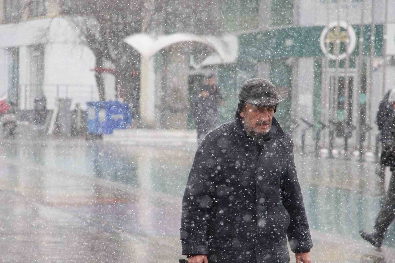 boluda kar yagisi araliklarla etkili oluyor h4eZrKYk