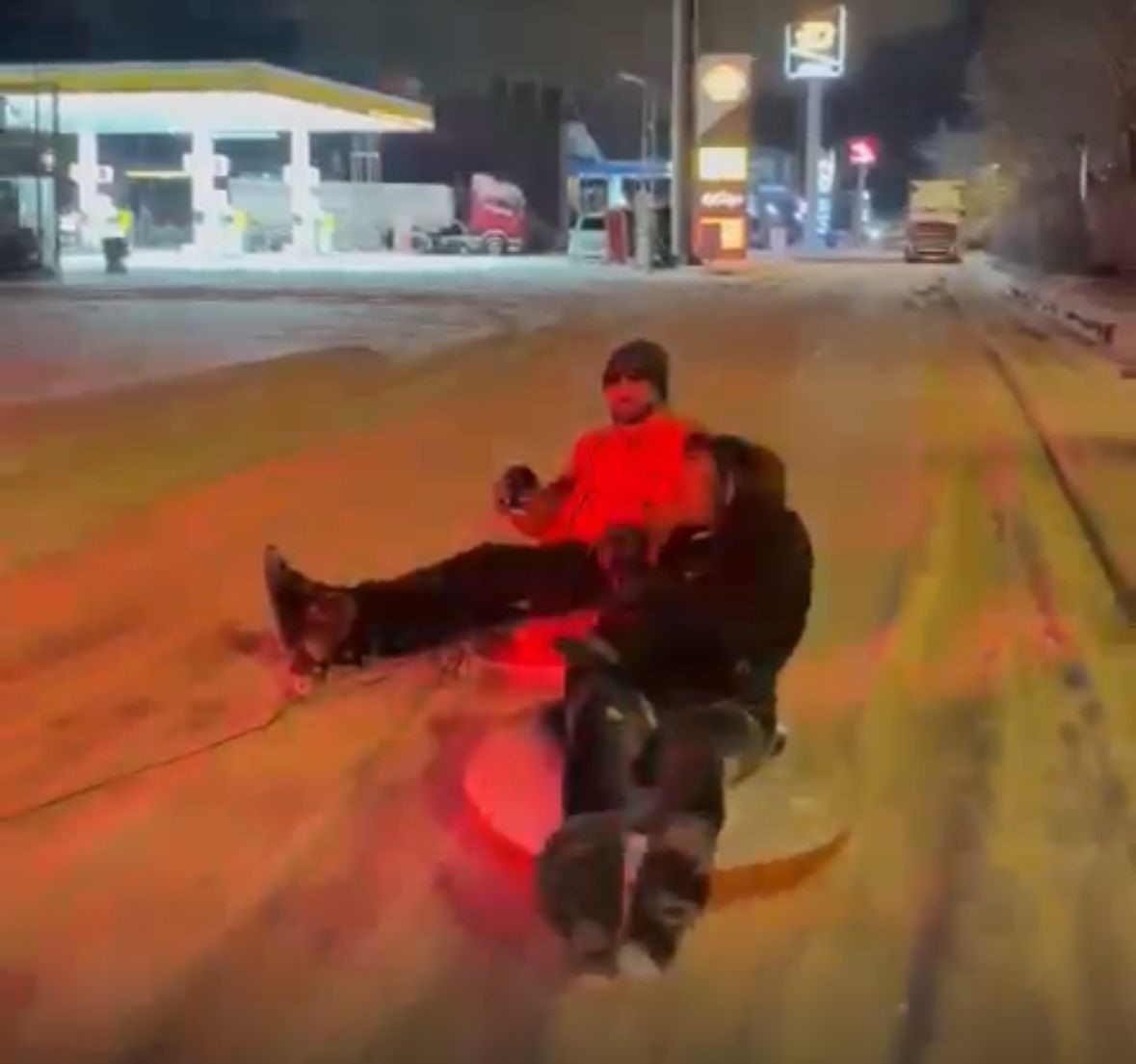 boluda kar yagisi kimlerine eglence kimilerine ise zulum oldu 3wDNL3cR