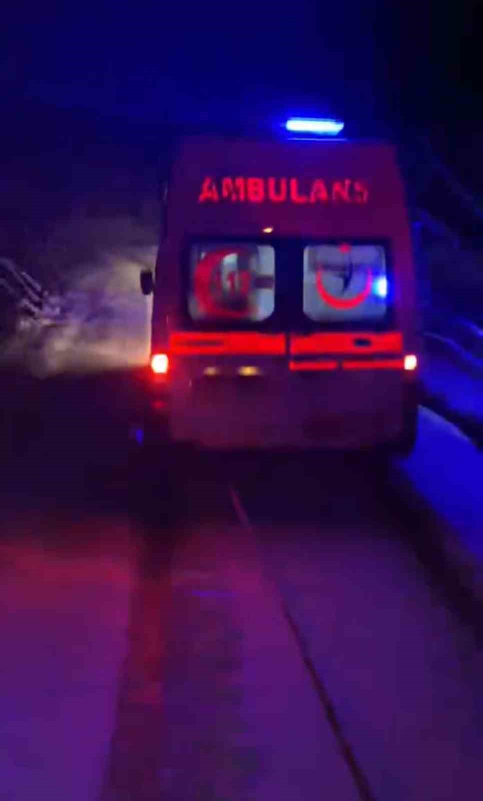 bu sefer hayat kurtaran ambulansa yardim ettiler DYFFi81T