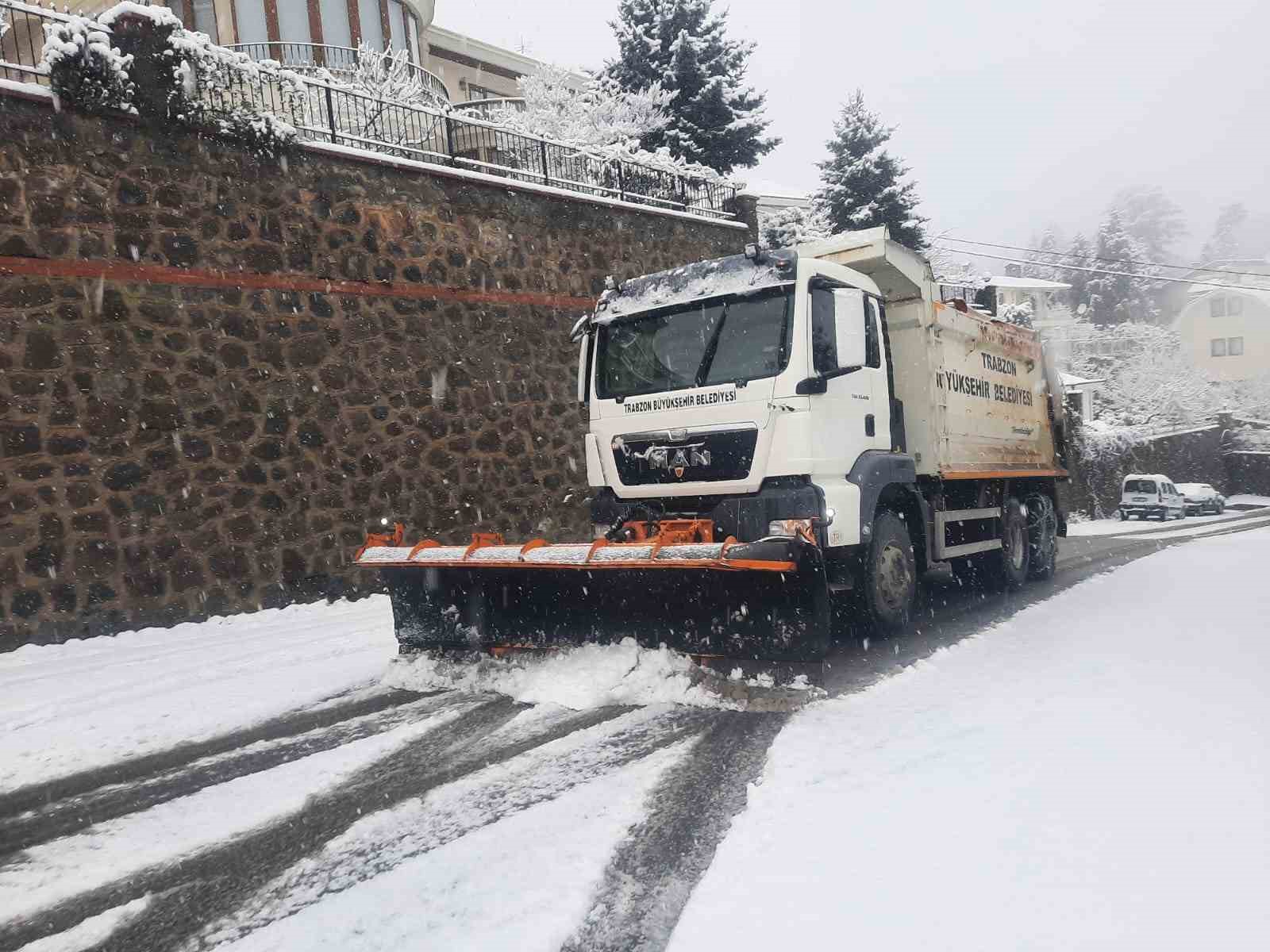 buyuksehir ekipleri kar mesaisinde GsqFnAiJ