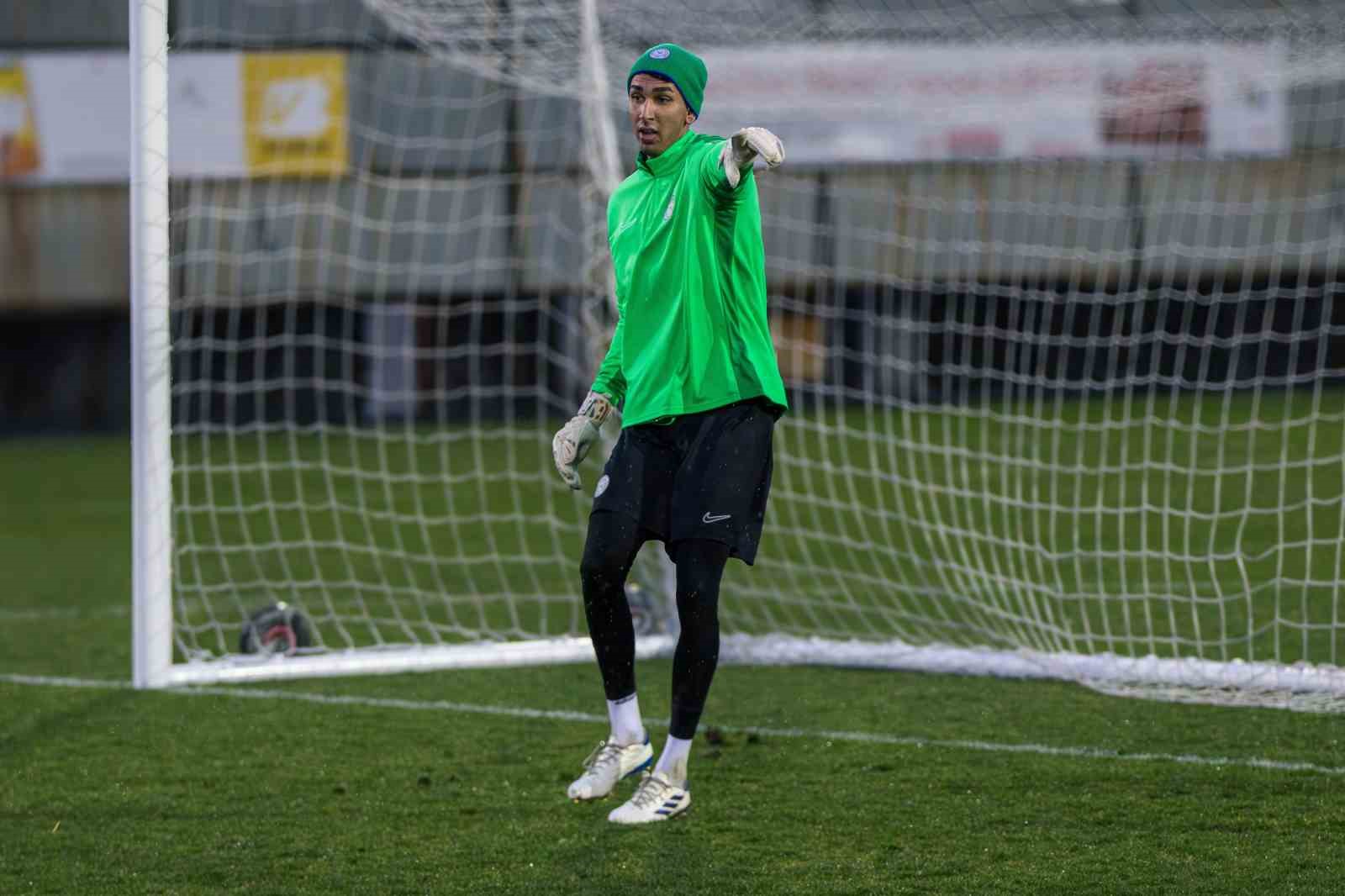 caykur rizespor genc kaleci efe dogani renklerine bagladi 8vfkU5a2