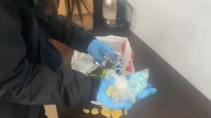 cips ve cikolatali biskuvi kutusuna saklanmis uyusturucu hap ele gecirildi gLbBEiXp