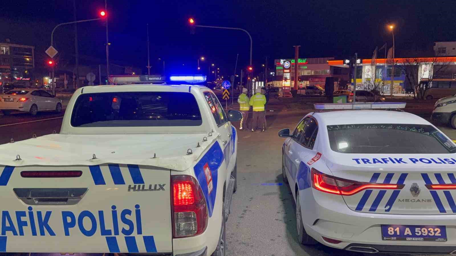 dur ihtarina uymayan sahis polise carpip kacti polis agir yaralandi 8NvQIRP3