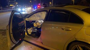 duzcede bariyere carpan otomobilin surucusu yaralandi 7CCiNcjv