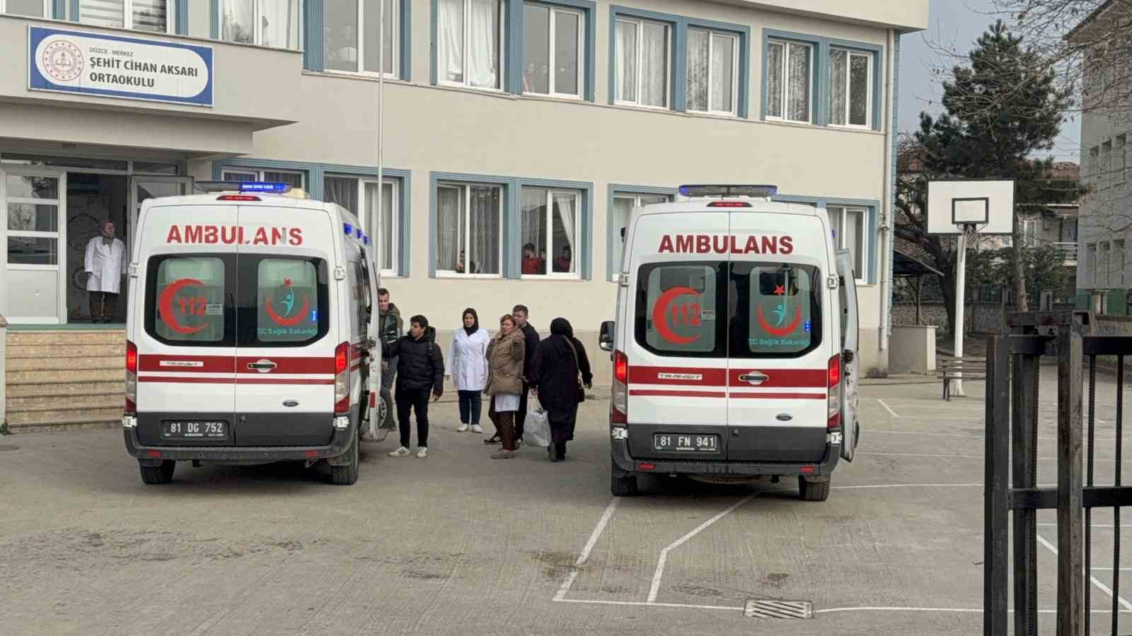 duzcede karin agrisi sikayetiyle 5 ogrenci hastaneye kaldirildi i13IwViF