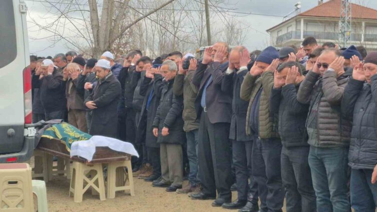 duzcedeki feci kazada olen tir surucusu bartinda defnedildi BBrGEImE