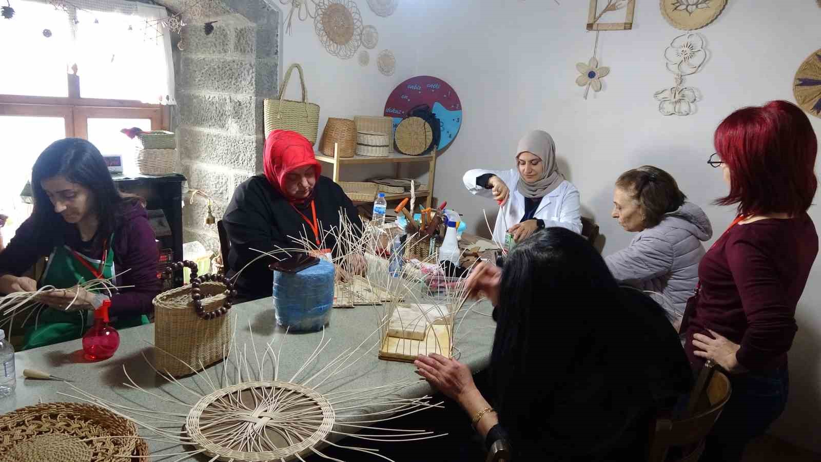 eskiden yuk tasimada kullaniliyordu artik sus esyasi olarak tercih ediliyor VkfGuZbv