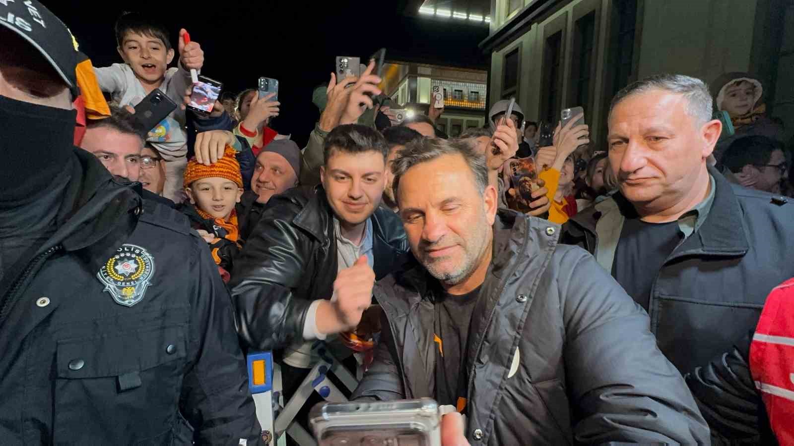 galatasaray rizede coskulu karsilama EJTUuv8z