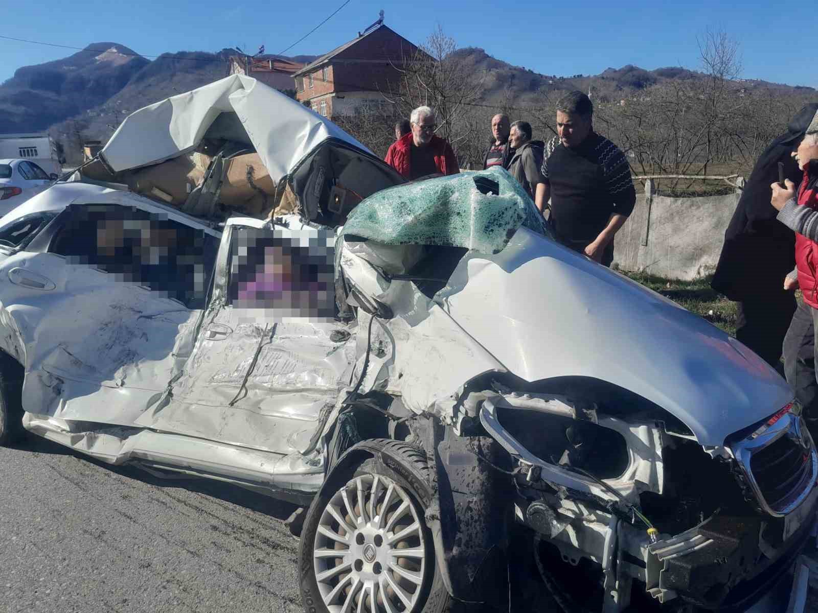 giresunda trafik kazasi 3 olu 1 yarali BWOiVOlq