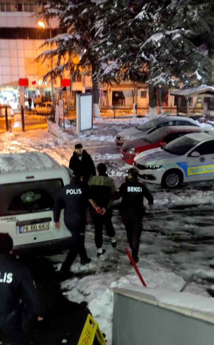 hastanede firar etti ilcede yakayi ele verdi F9jIVrbb